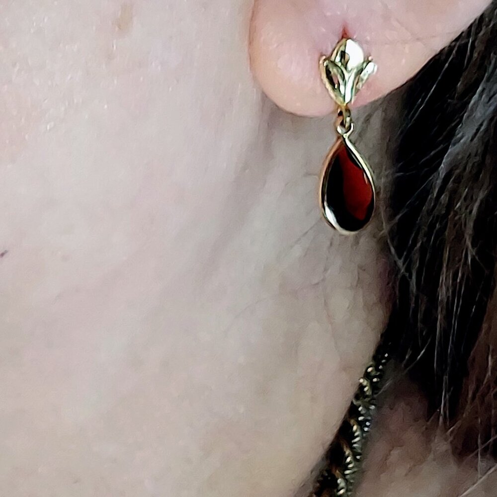 Solid 14k Gold & Garnet Teardrop Earrings!!